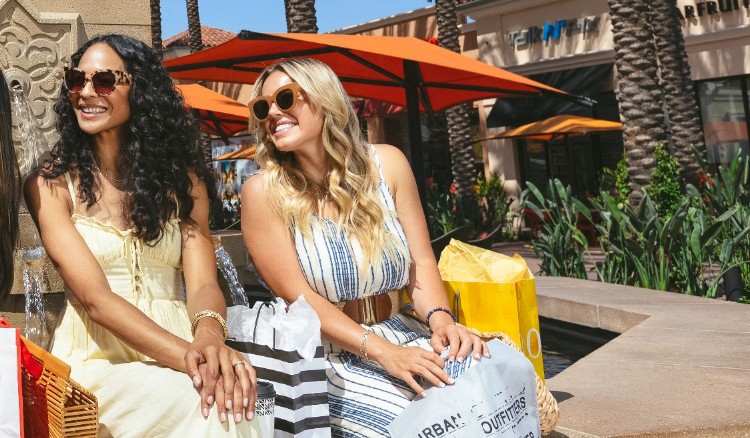 Women by the Fountain